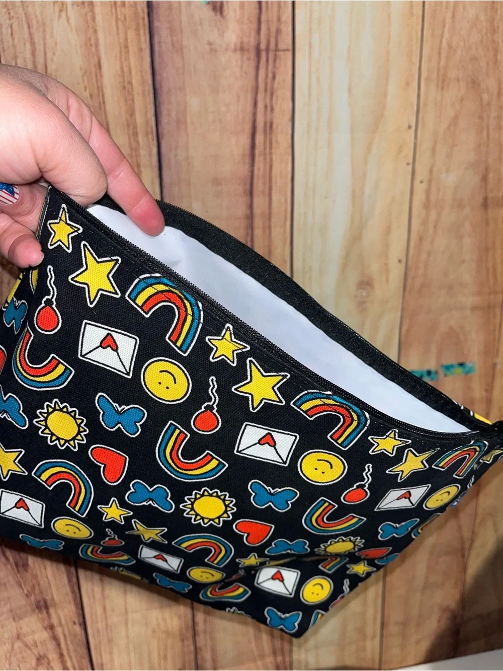 Thirty-One Zipper Pouch On Our Sleeves Happy Rainbows Stars Butterfly Hearts